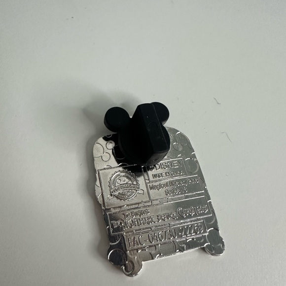 Disney Pin Magical Mystery Luggage Series - Oogie Boogie - Picture 5 of 5